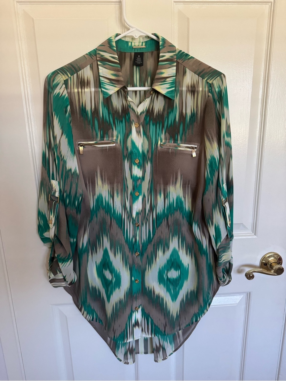 Gorgeous Chico's Black Label top size 0 (which is a size 4). Like new.